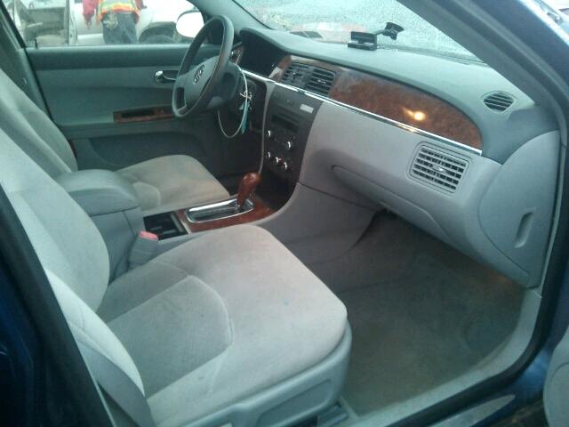 2G4WC532051336377 - 2005 BUICK LACROSSE C BLUE photo 5