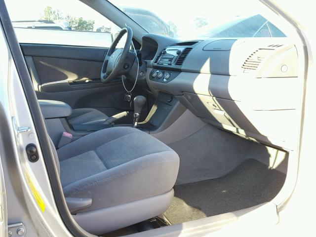 4T1BE30K06U738469 - 2006 TOYOTA CAMRY LE 银色 照片 5