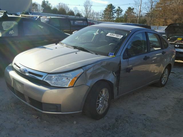 1FAHP35N38W108762 - 2008 FORD FOCUS SE GRAY photo 2