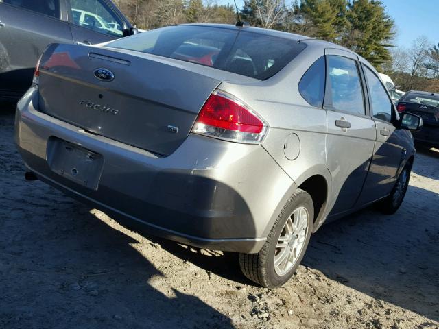 1FAHP35N38W108762 - 2008 FORD FOCUS SE GRAY photo 4