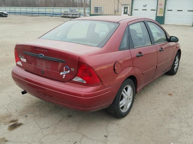 1FAFP34P5YW398092 - 2000 FORD FOCUS SE RED photo 4