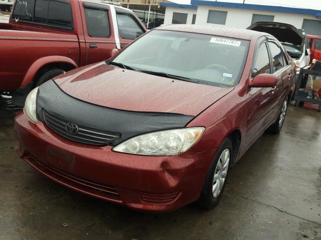 4T1BE32K45U399386 - 2005 TOYOTA CAMRY LE RED photo 2