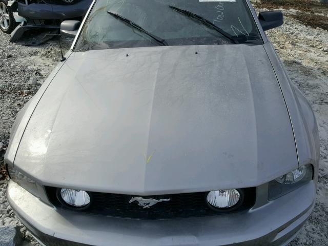 1ZVHT85H185172931 - 2008 FORD MUSTANG GT GRAY photo 7