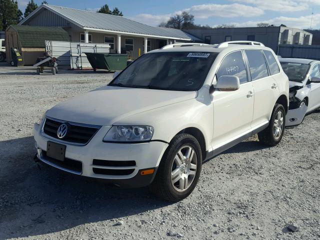 WVGZB77L37D027928 - 2007 VOLKSWAGEN TOUAREG V8 WHITE photo 2