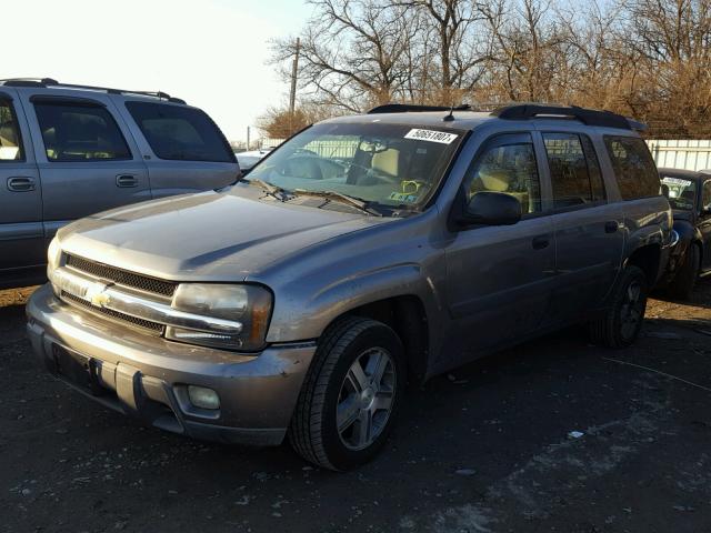 1GNET16SX56115003 - 2005 CHEVROLET TRAILBLAZE GRAY photo 2