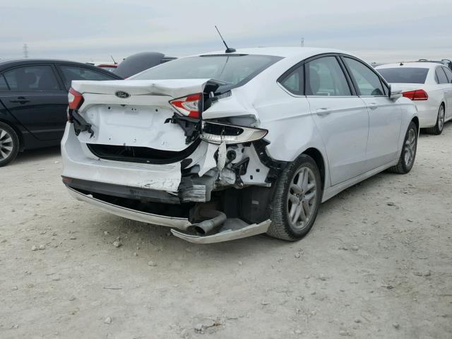 3FA6P0H77GR332699 - 2016 FORD FUSION SE WHITE photo 4