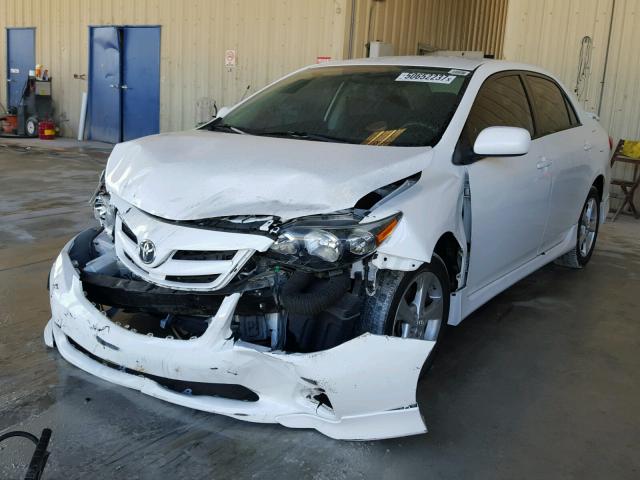 5YFBU4EE8DP155321 - 2013 TOYOTA COROLLA BA WHITE photo 2