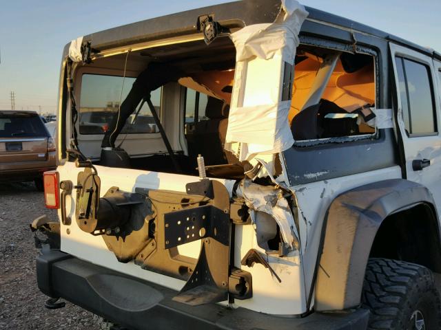 1C4BJWFG6FL536701 - 2015 JEEP WRANGLER U WHITE photo 9