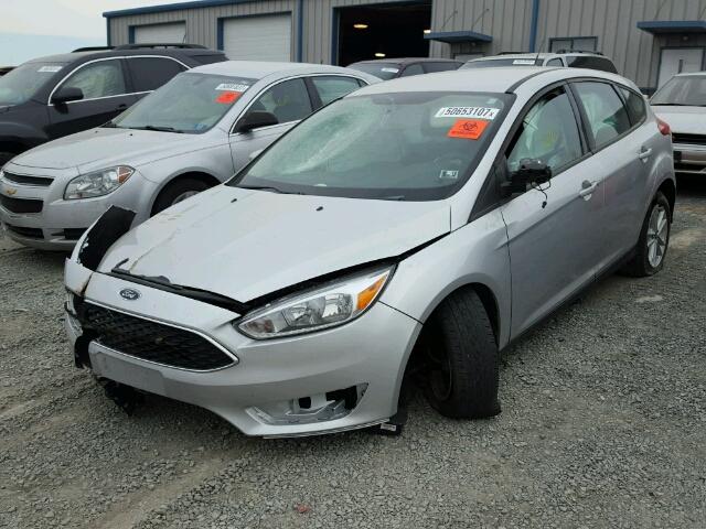 1FADP3K2XFL283470 - 2015 FORD FOCUS SE SILVER photo 2