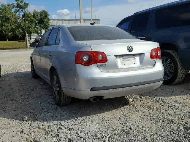 3VWDF71K05M615738 - 2005 VOLKSWAGEN NEW JETTA SILVER photo 3