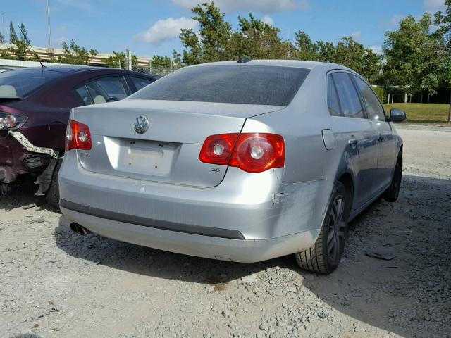 3VWDF71K05M615738 - 2005 VOLKSWAGEN NEW JETTA SILVER photo 4