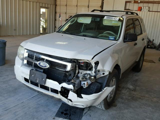 1FMCU0C77AKC49746 - 2010 FORD ESCAPE XLS WHITE photo 2