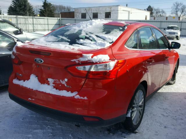 1FAHP3H28CL426078 - 2012 FORD FOCUS SEL RED photo 4