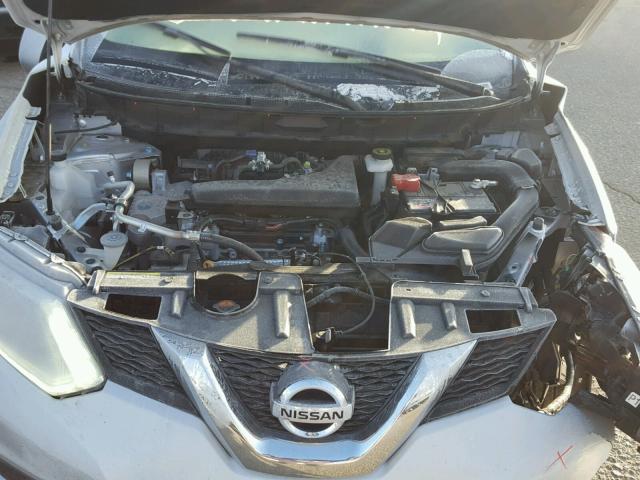 KNMAT2MV6GP695647 - 2016 NISSAN ROGUE S SILVER photo 7