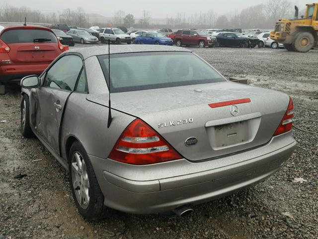 WDBKK49FX3F296386 - 2003 MERCEDES-BENZ SLK 230 KO SILVER photo 3