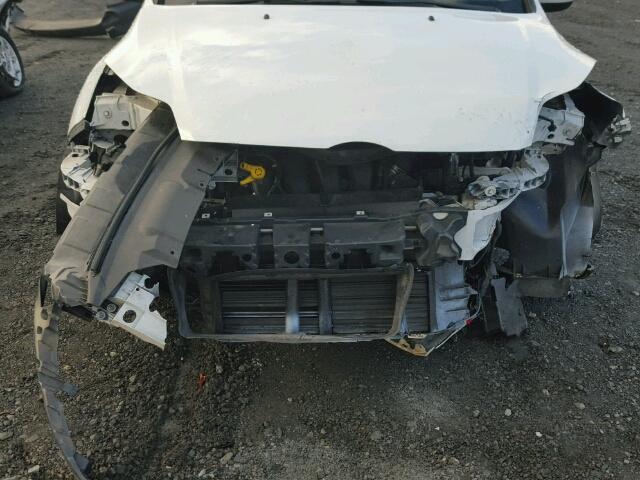 1FAHP3F28CL105919 - 2012 FORD FOCUS SE WHITE photo 9