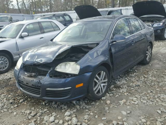 3VWSG71K75M628734 - 2005 VOLKSWAGEN NEW JETTA BLUE photo 2