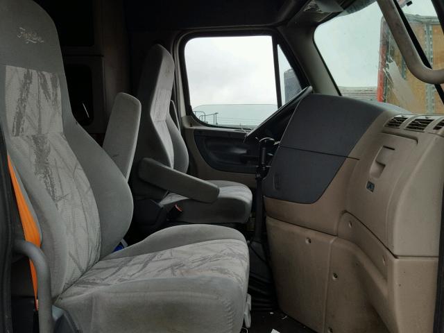 3AKJGLDR3DSFF9200 - 2013 FREIGHTLINER CASCADIA 1 WHITE photo 5