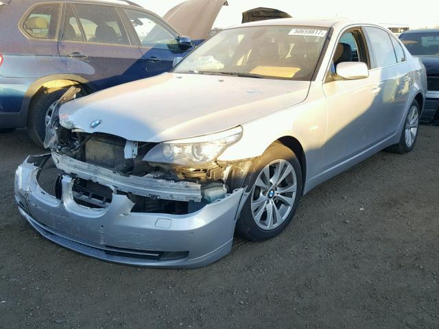WBANV93559C134921 - 2009 BMW 535 XI Srebrny zdjęcie 2