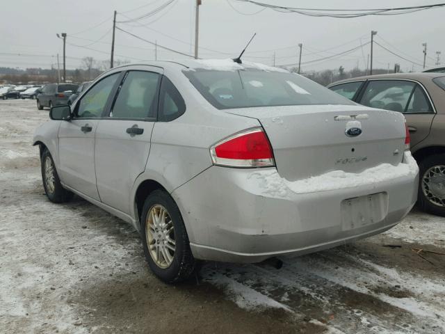 1FAHP35N39W212671 - 2009 FORD FOCUS SE SILVER photo 3