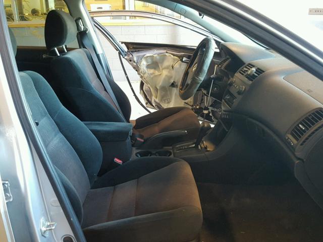 1HGCM66395A005321 - 2005 HONDA ACCORD LX SILVER photo 5