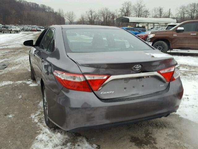 4T1BF1FK6HU452024 - 2017 TOYOTA CAMRY LE GRAY photo 3