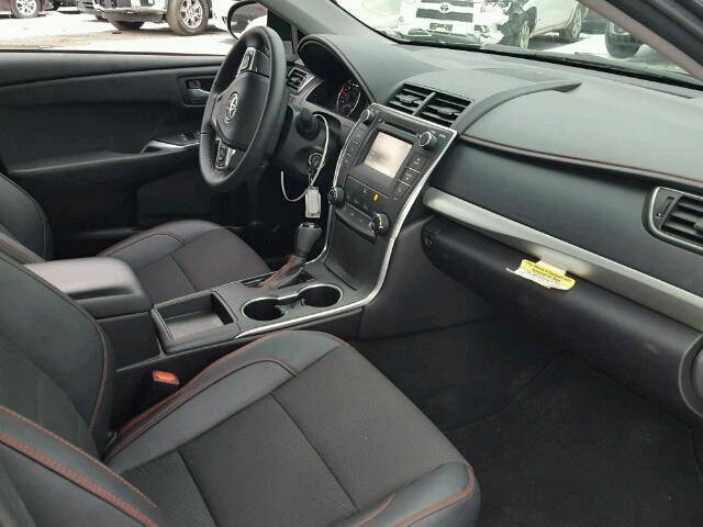 4T1BF1FK6HU452024 - 2017 TOYOTA CAMRY LE 灰色 照片 5