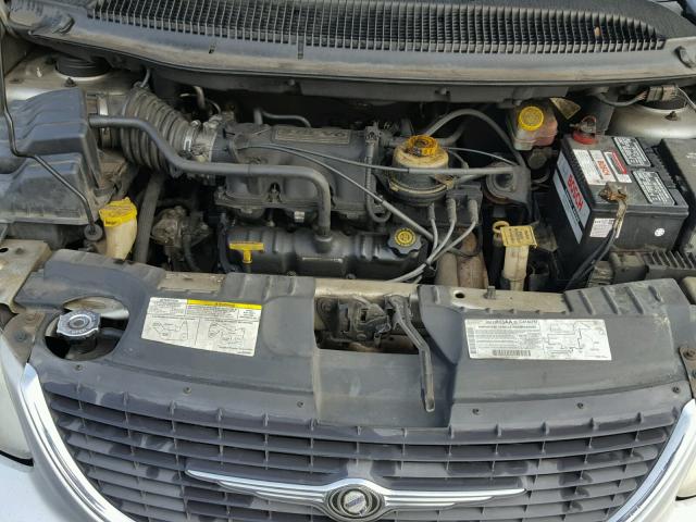 2C8GP74L82R708284 - 2002 CHRYSLER TOWN & COU GRAY photo 7