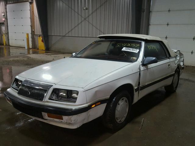 1C3XJ45K7KG236687 - 1989 CHRYSLER LEBARON WHITE photo 2