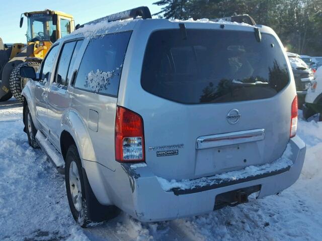 5N1AR18W65C757687 - 2005 NISSAN PATHFINDER SILVER photo 3