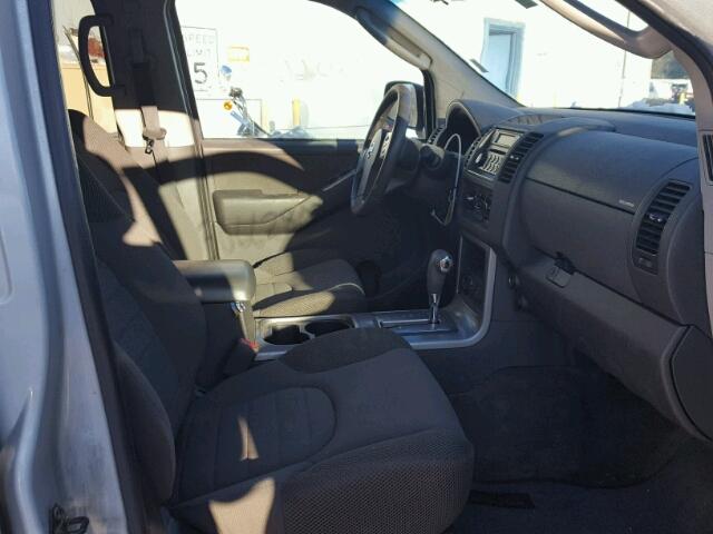 5N1AR18W65C757687 - 2005 NISSAN PATHFINDER SILVER photo 5