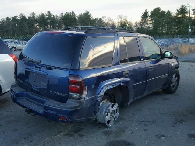 1GNDT13S822215765 - 2002 CHEVROLET TRAILBLAZE BLUE photo 4