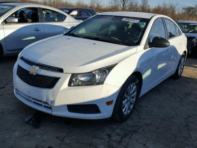 1G1PC5SH6B7186605 - 2011 CHEVROLET CRUZE LS WHITE photo 2