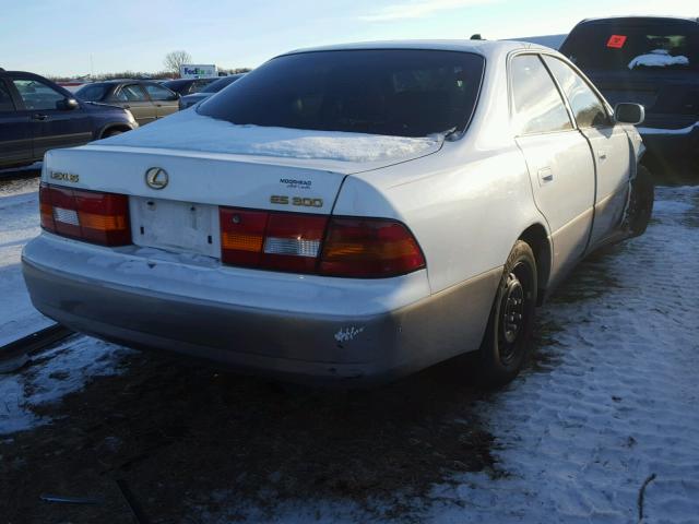 JT8BF22G4V0025521 - 1997 LEXUS ES 300 WHITE photo 4