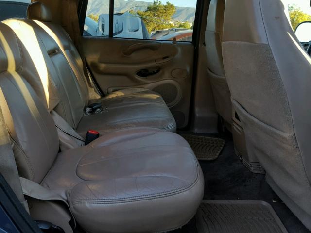 1FMRU17LX2LA13305 - 2002 FORD EXPEDITION BLUE photo 6