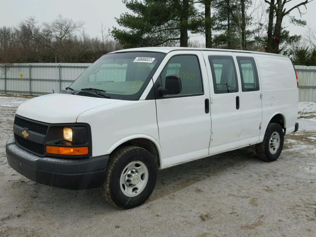 1GCWGFCA8E1117291 - 2014 CHEVROLET EXPRESS G2 WHITE photo 2