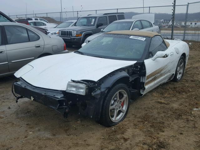 1G1YY32G045119062 - 2004 CHEVROLET CORVETTE WHITE photo 2