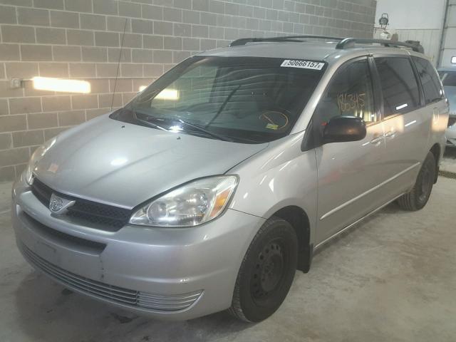 5TDZA23C55S221636 - 2005 TOYOTA SIENNA CE SILVER photo 2