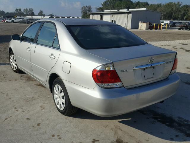 4T1BE32KX5U950050 - 2005 TOYOTA CAMRY LE ვერცხლისფერი ფოტო 3