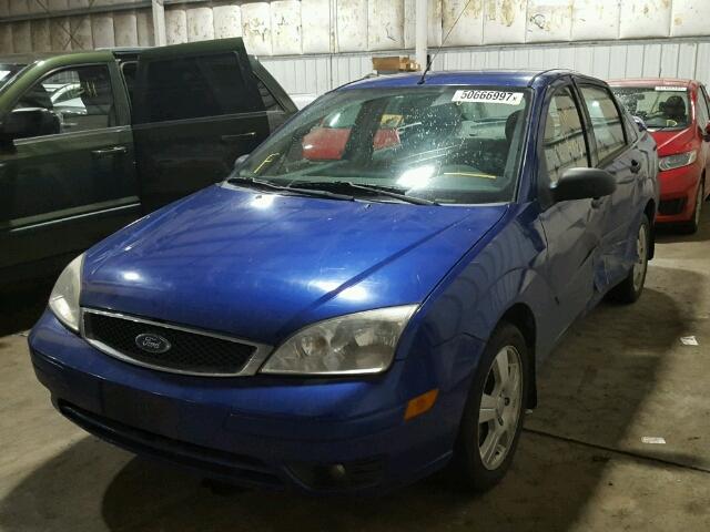 1FAFP34N85W301106 - 2005 FORD FOCUS ZX4 BLUE photo 2