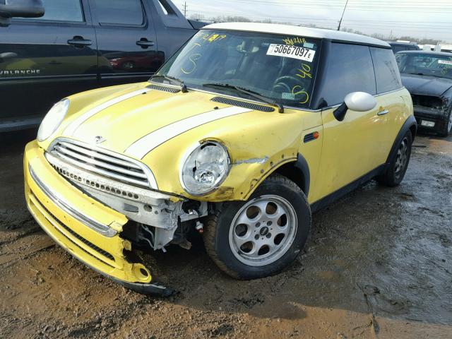 WMWRC33415TC59309 - 2005 MINI COOPER YELLOW photo 2