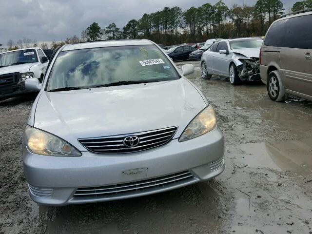 4T1BE32K55U948979 - 2005 TOYOTA CAMRY LE SILVER photo 9