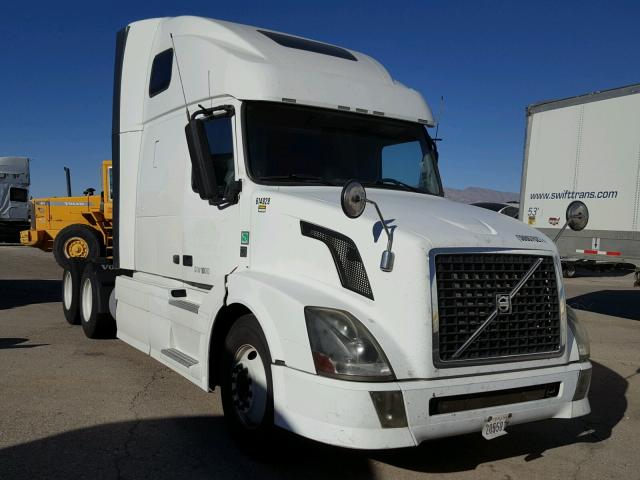 4V4NC9EJ5CN541396 - 2012 VOLVO VN VNL WHITE photo 1