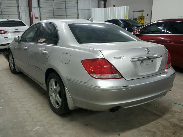 JH4KB16525C019312 - 2005 ACURA RL SILVER photo 3