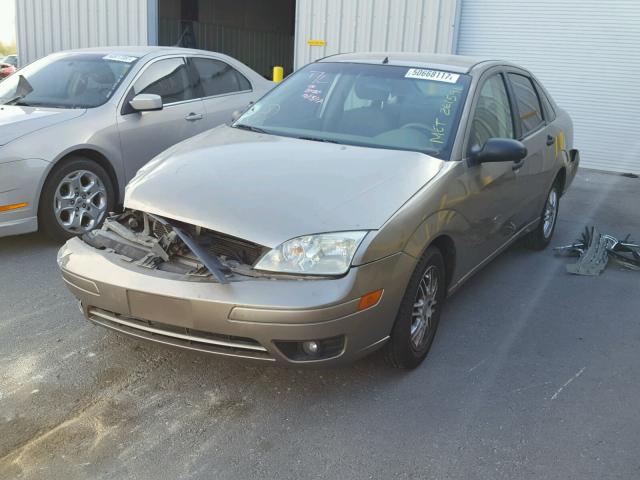 1FAFP34N15W162923 - 2005 FORD FOCUS ZX4 TAN photo 2