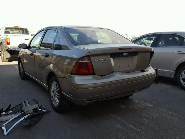 1FAFP34N15W162923 - 2005 FORD FOCUS ZX4 TAN photo 3