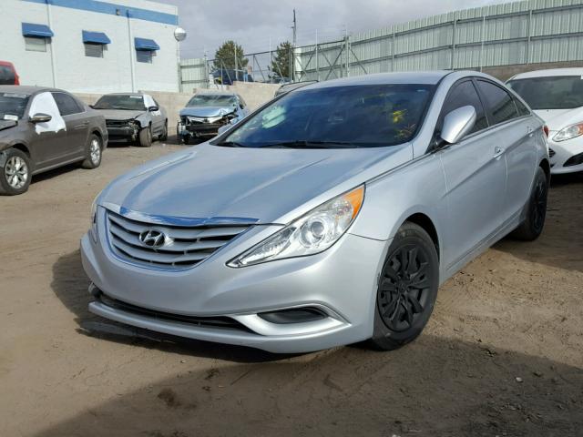 5NPEB4AC6CH329003 - 2012 HYUNDAI SONATA GLS SILVER photo 2