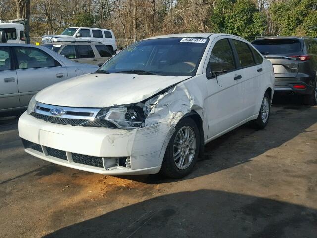 1FAHP3FNXAW255939 - 2010 FORD FOCUS SE WHITE photo 2