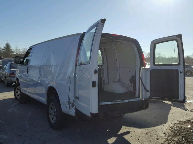 1GCUGADX2A1139536 - 2010 CHEVROLET EXPRESS G1 WHITE photo 3