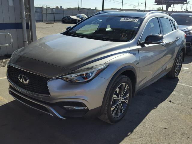 SJKCH5CR3JA040613 - 2018 INFINITI QX30 BASE GRAY photo 2